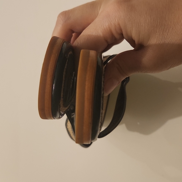 Ann Taylor LOFT flip flips, size 7 B, black and tan woven material - Picture 5 of 8